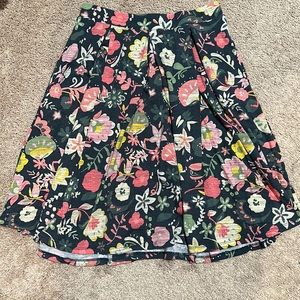 LuLaRoe Large Skirt with pockets!
